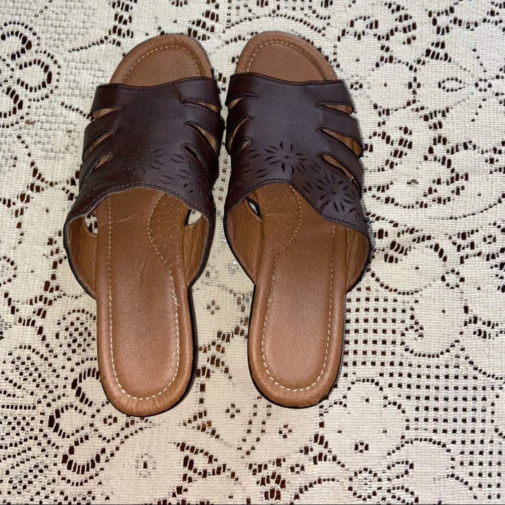🌹-Women’s size 7 sandals